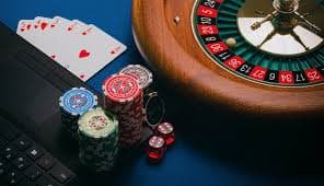 Strategic decision-making in Hi Lo game showing probability considerations and streak management